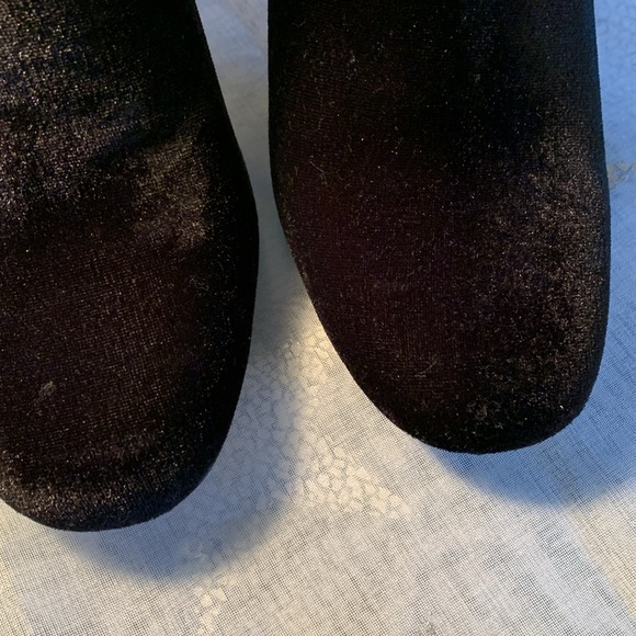 Lord & Taylor 424 Fifth collection suede ankle boots - Picture 2 of 8